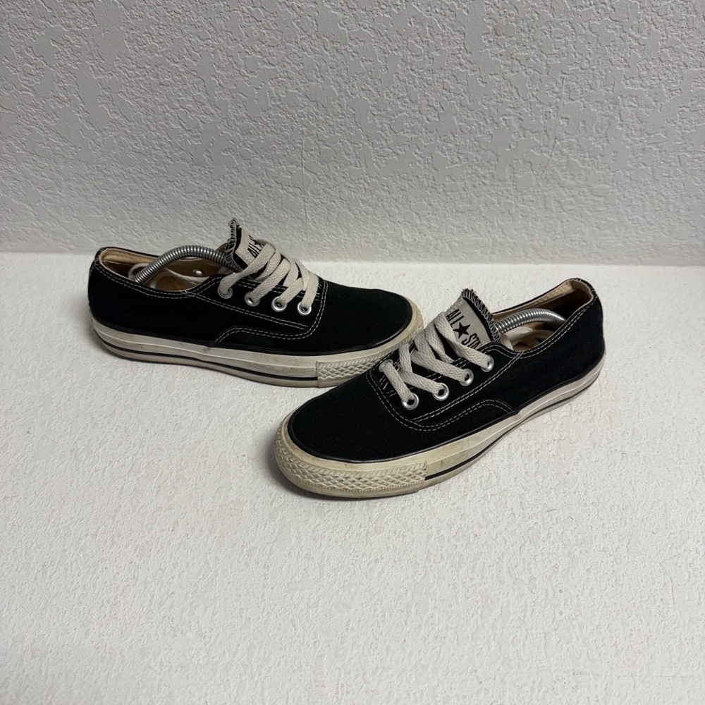 Converse Black and White Low-Top Sneakers Woman’s 6.5